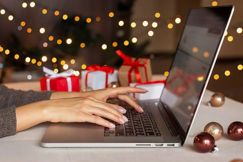 Comment bien communiquer pour les fêtes de fin d'année ?
