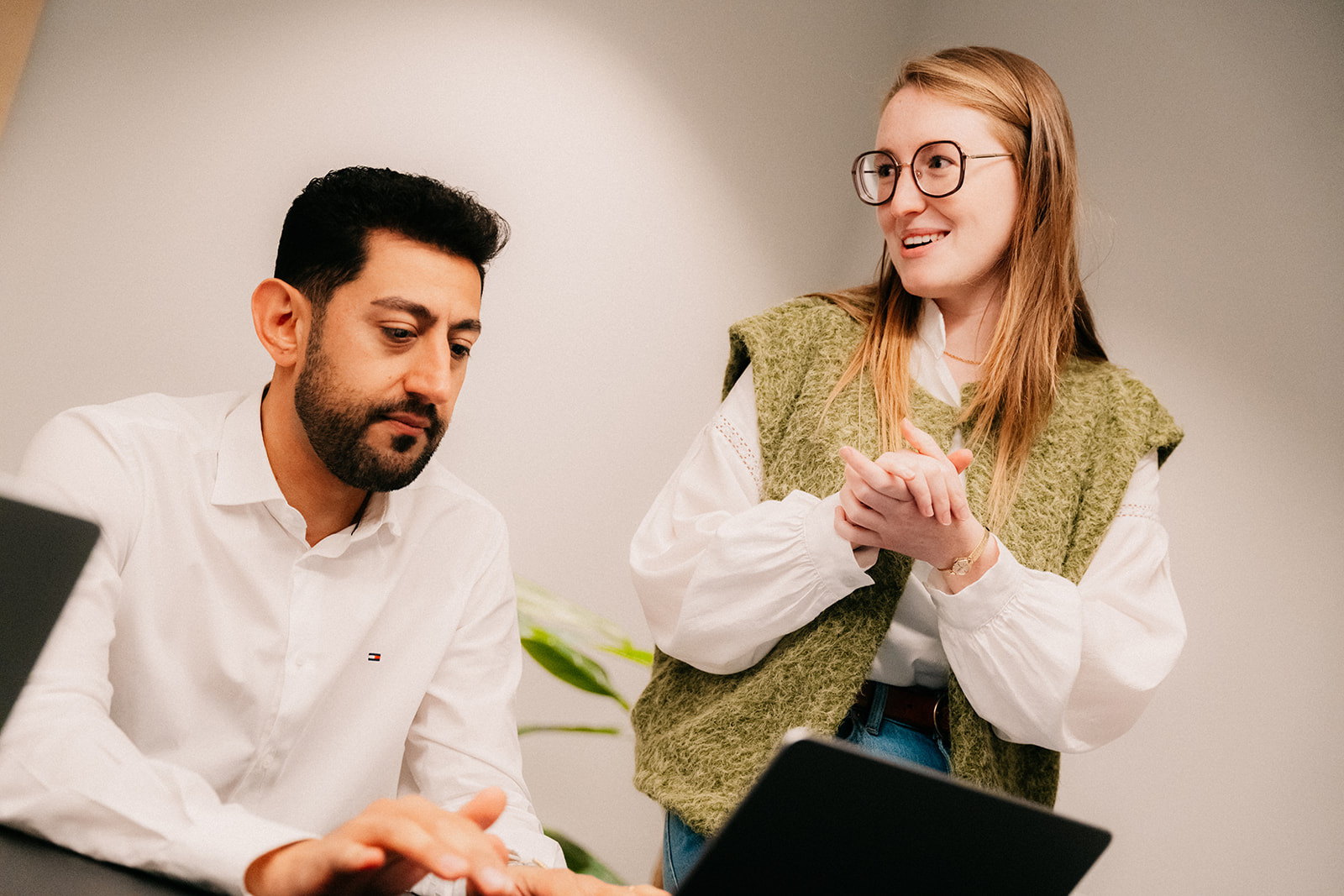 Digital Leader Medewerkers van Digital Leader zijn hard aan het werk om weer een visie realiteit te maken